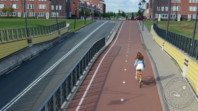Cycle underpass, separated from road, Maassluis