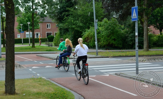 Non-priority roundabout crossing Assen