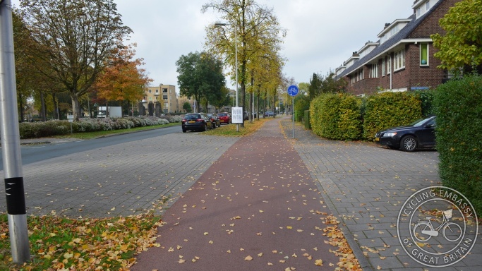 Side road cycleway continuous footway Utrecht