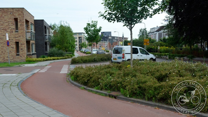 cycleway with side road priority, Assen, NL