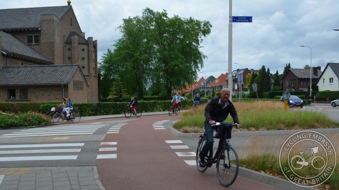 Roundabout with perimeter cycleway, Nijmegen, NL