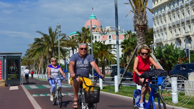 Bi-directional cycleway, Promenade des Anglais, Nice, France