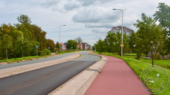 Protected cycleway with speed reduction deflection measure, Oudewater, NL