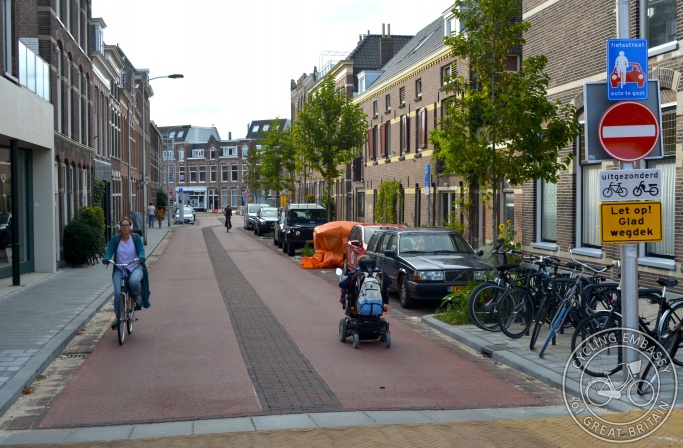 Two-way cycle street, Delft, NL 