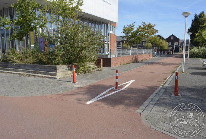 Cycle-only 'road' to primary school entrance, Delft, NL