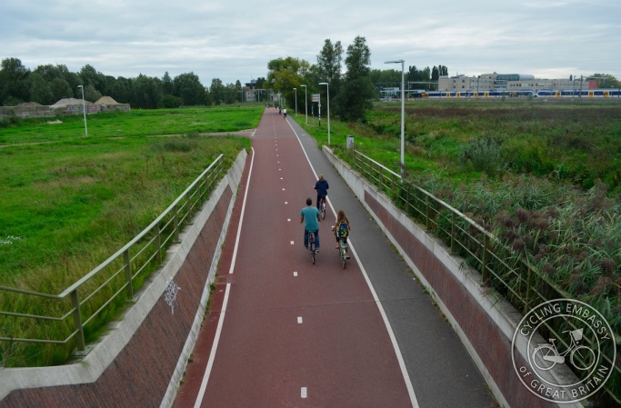 Cycle path passing under railway line, with street lighting - Lunetten, Utrecht 