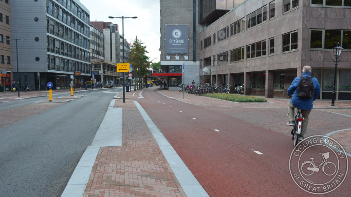 Protected cycleway, St Jacobstraat, Utrecht