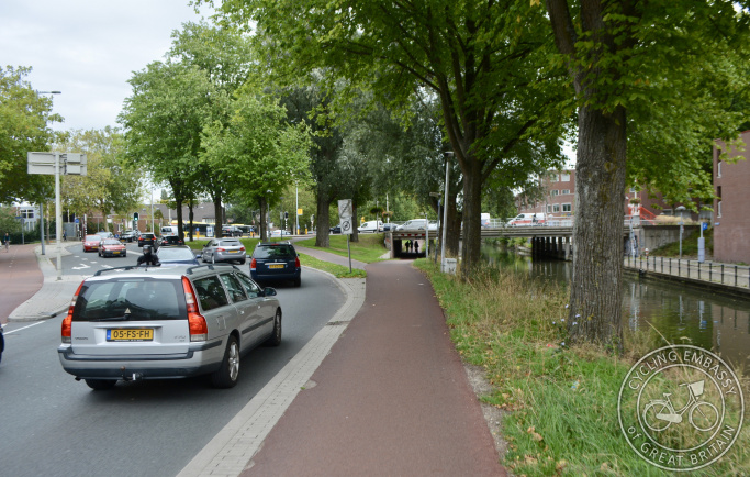 Cycleway with direct underpass through junction, Utrecht, NL