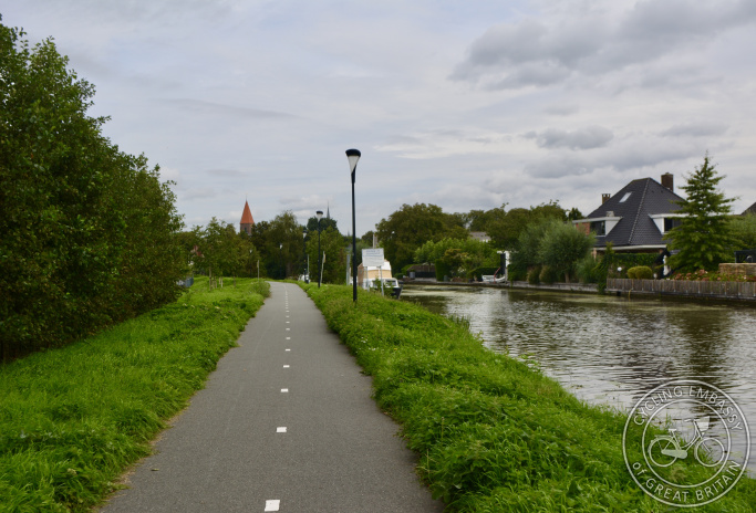 Cycle path running alongside river, Montfoort, The Netherlands