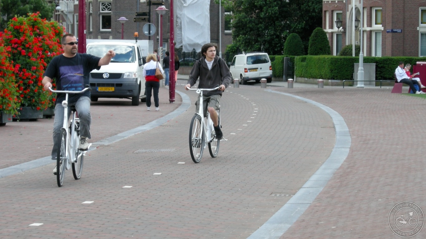 Sympathetic cycle path Amsterdam