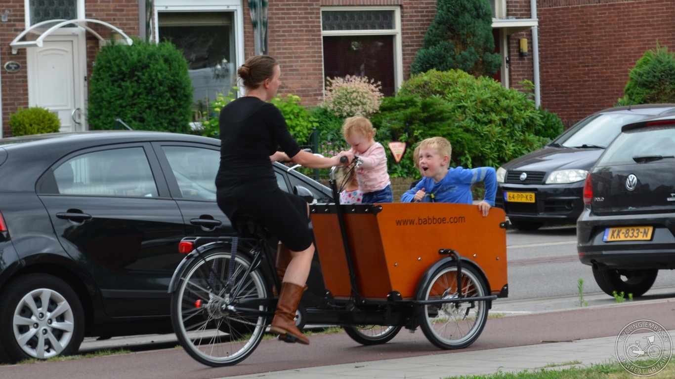 Three-wheeled cargo bike